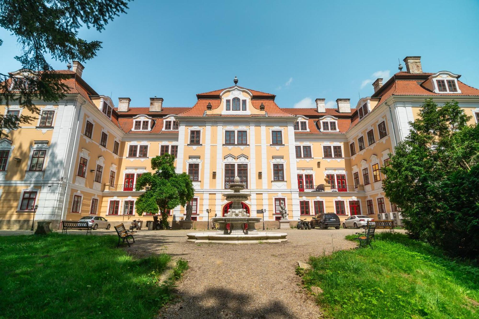 Zamek D'Este Chlum u Trebone Extérieur photo
