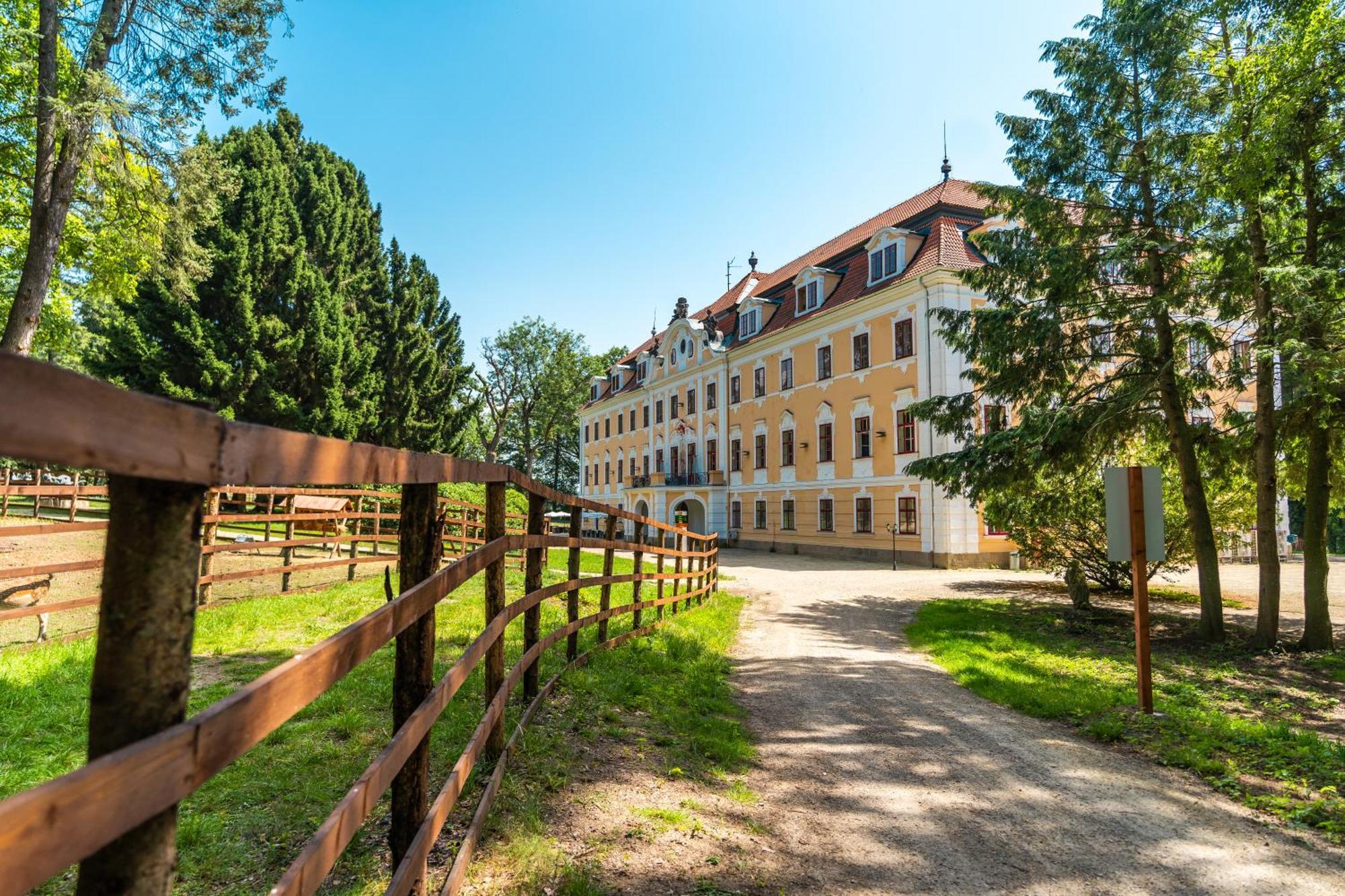 Zamek D'Este Chlum u Trebone Extérieur photo