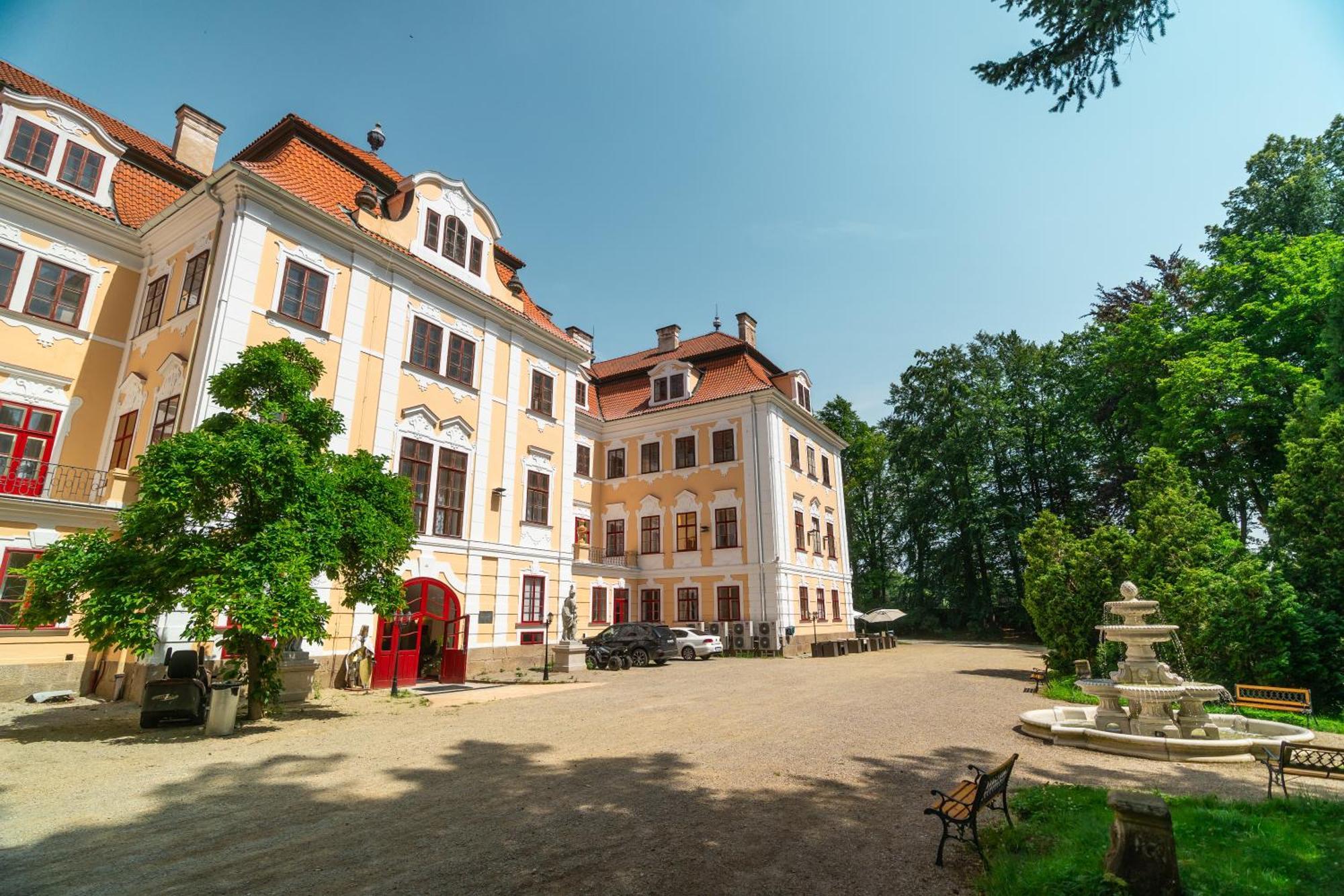 Zamek D'Este Chlum u Trebone Extérieur photo